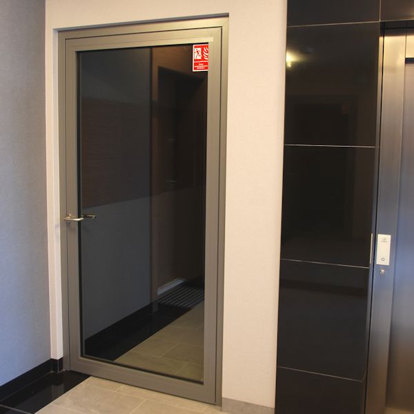 protipožiarne dvere vo verejných priestoroch